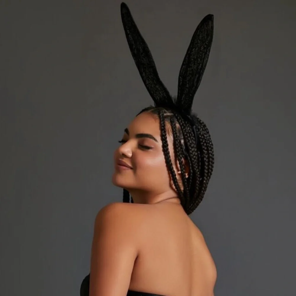 N/A headband featuring